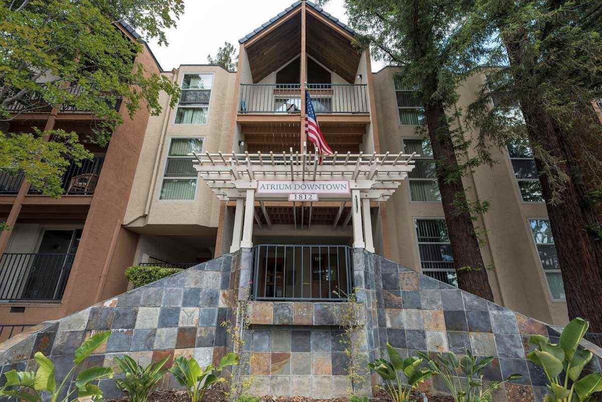 Listing photo 1 of 5