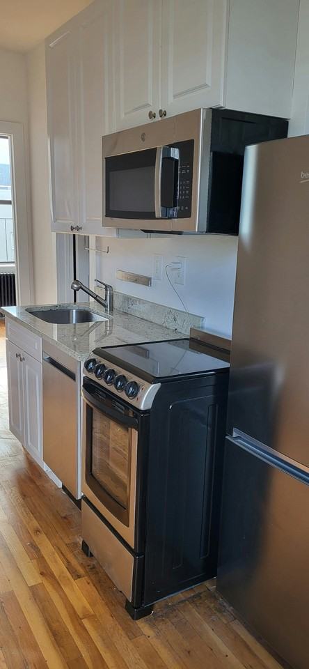 Listing photo 1 of 5