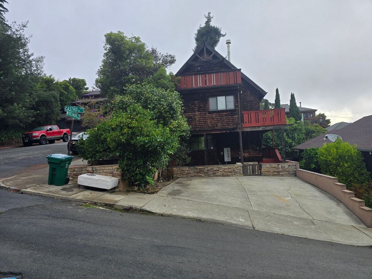 Listing photo 1 of 5