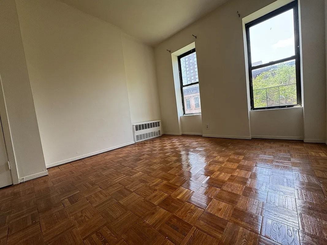 Listing photo 1 of 3