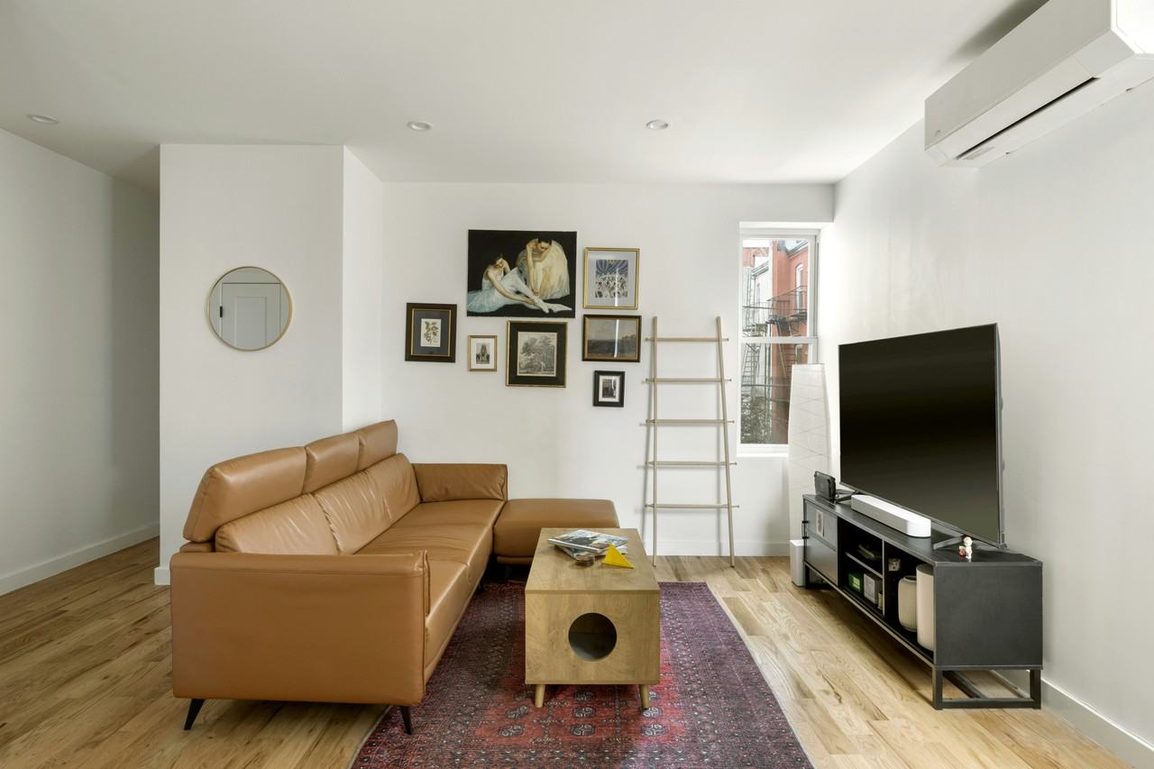 Listing photo 1 of 5