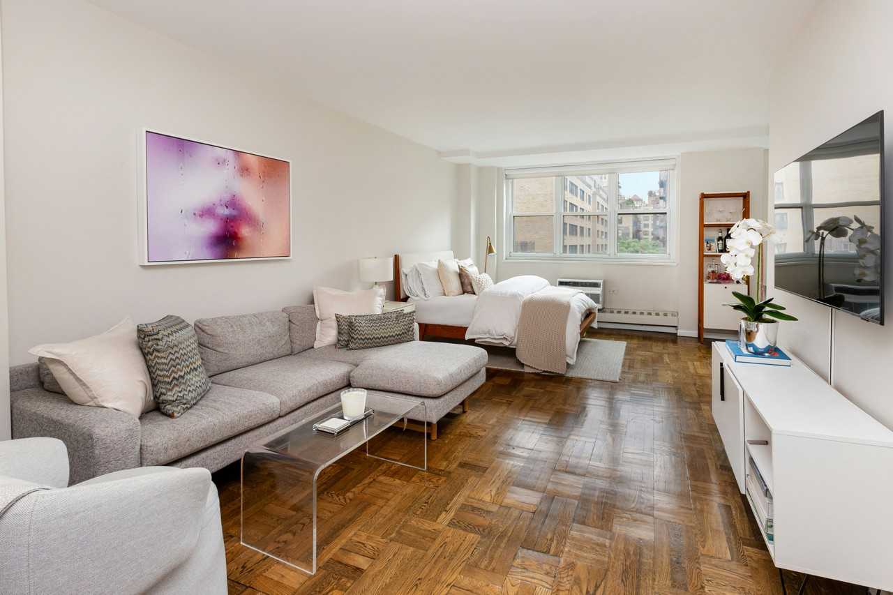 Listing photo 1 of 5