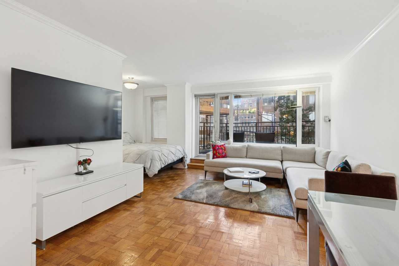 Listing photo 1 of 5