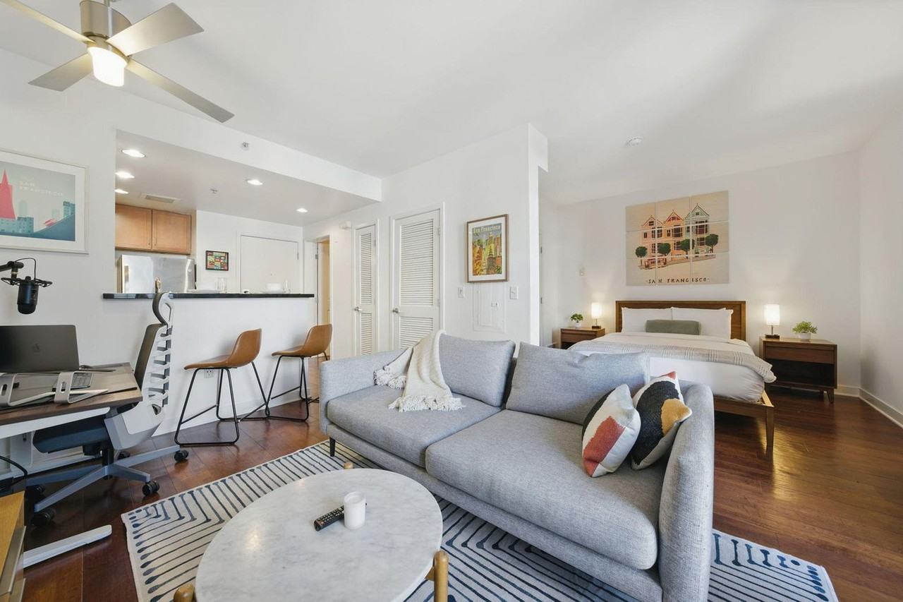 Listing photo 1 of 5