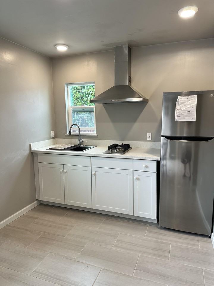 Listing photo 1 of 5