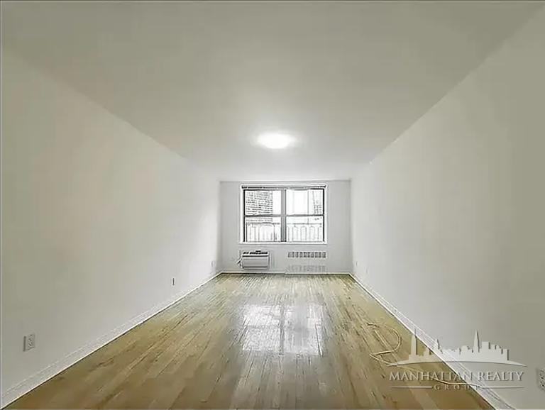 Listing photo 1 of 4