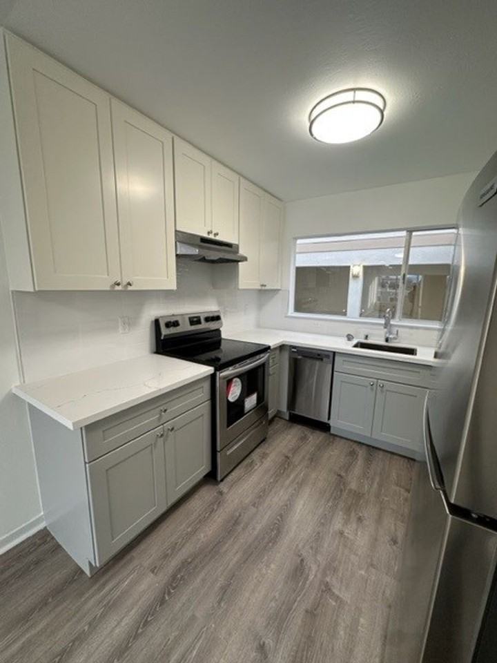 Listing photo 1 of 5