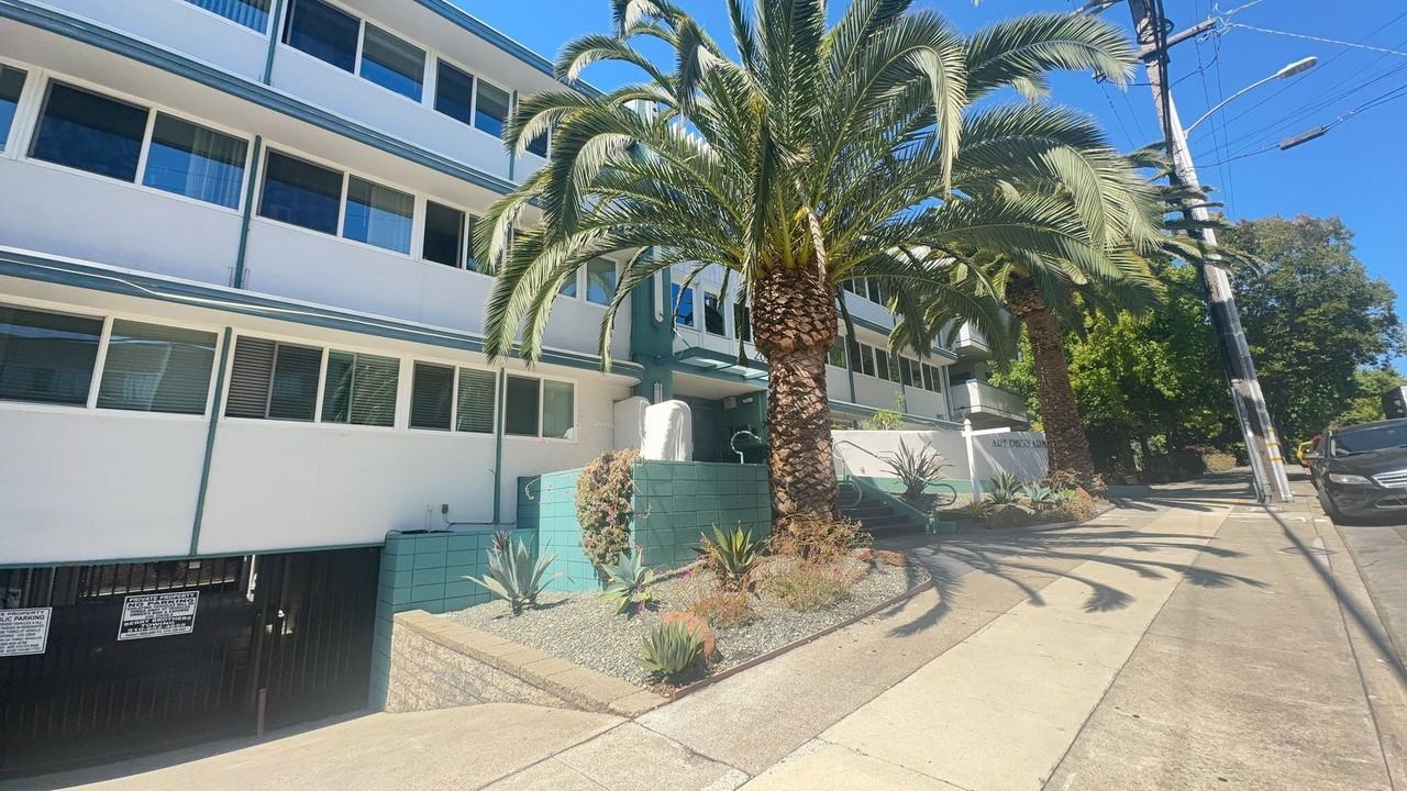 Listing photo 1 of 5