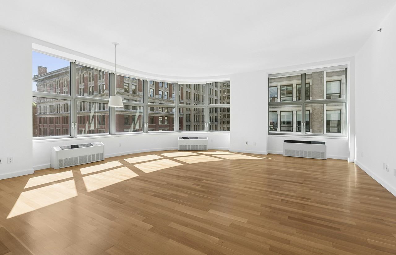 Listing photo 1 of 5