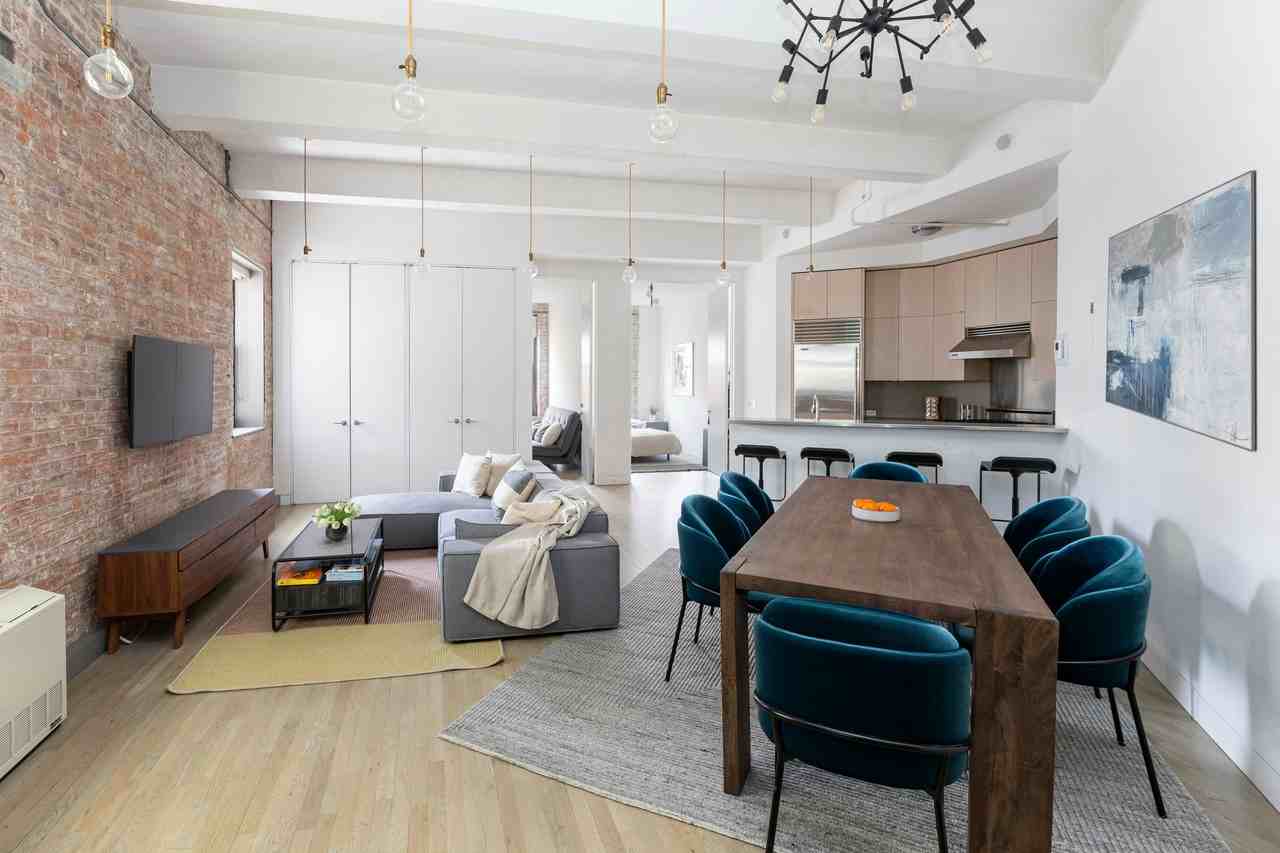 Listing photo 1 of 5