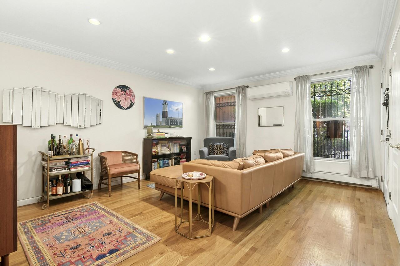 Listing photo 1 of 5