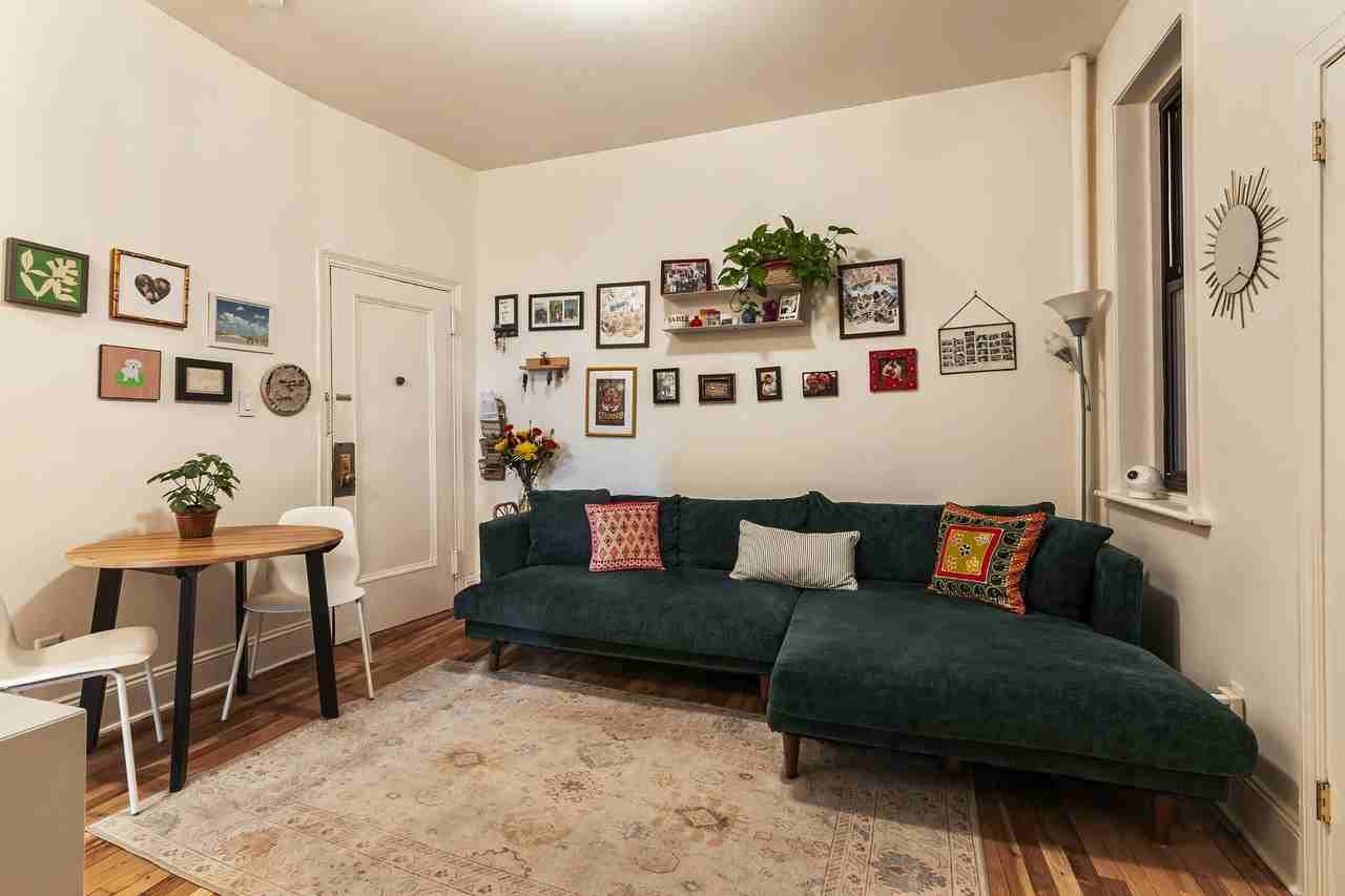 Listing photo 1 of 5