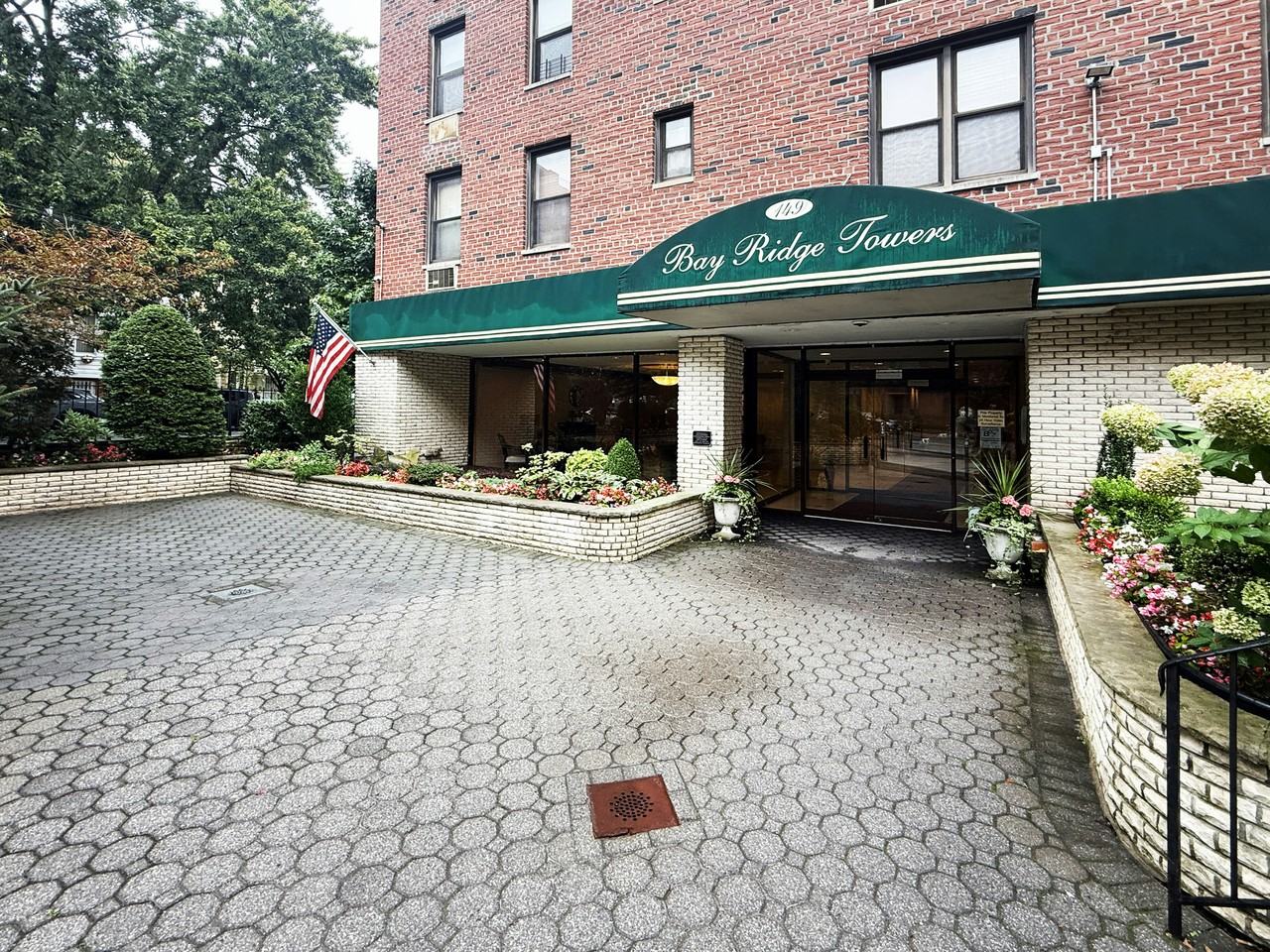 Listing photo 1 of 5