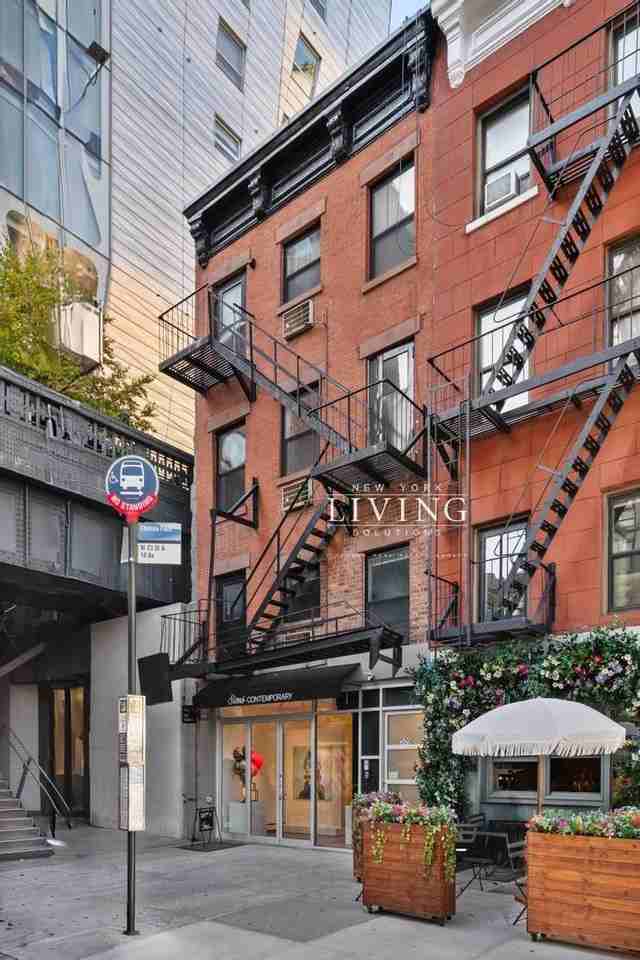 Listing photo 1 of 5