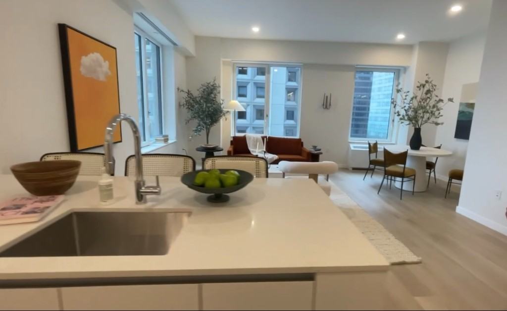 Listing photo 1 of 5