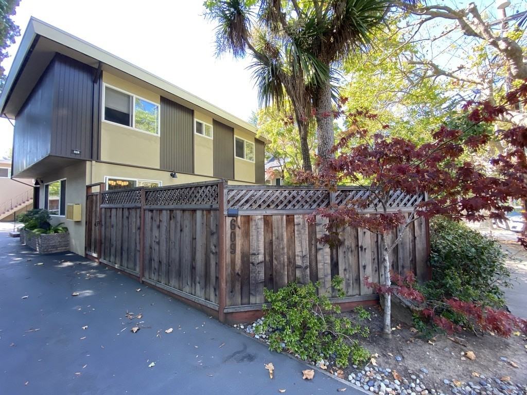 Listing photo 1 of 5