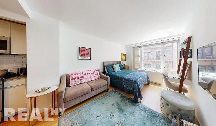 Listing photo 1 of 5