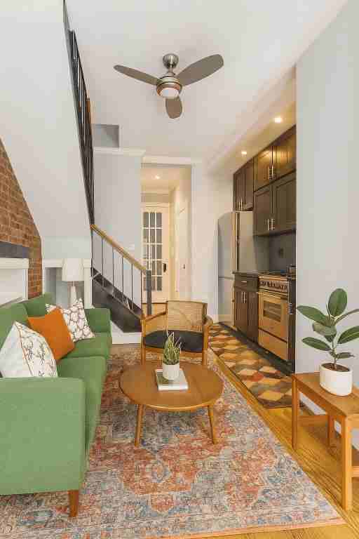 Listing photo 1 of 5