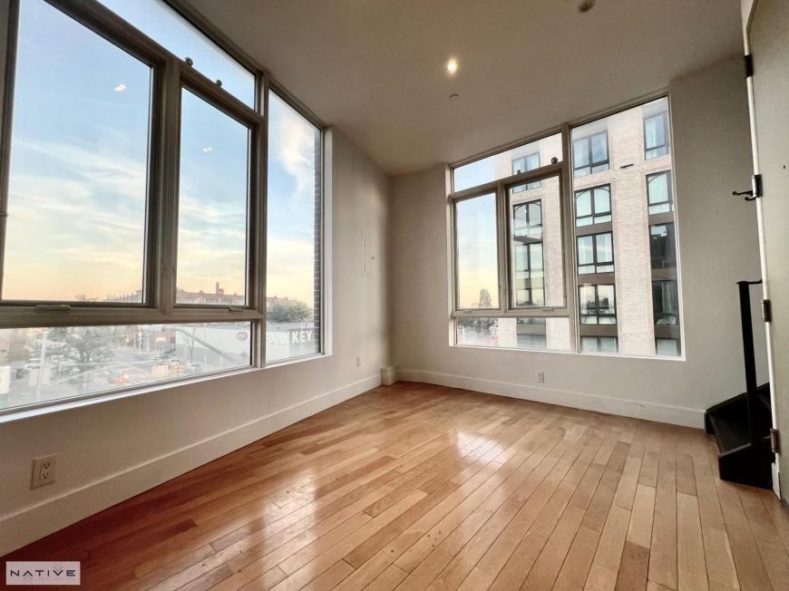 Listing photo 1 of 5