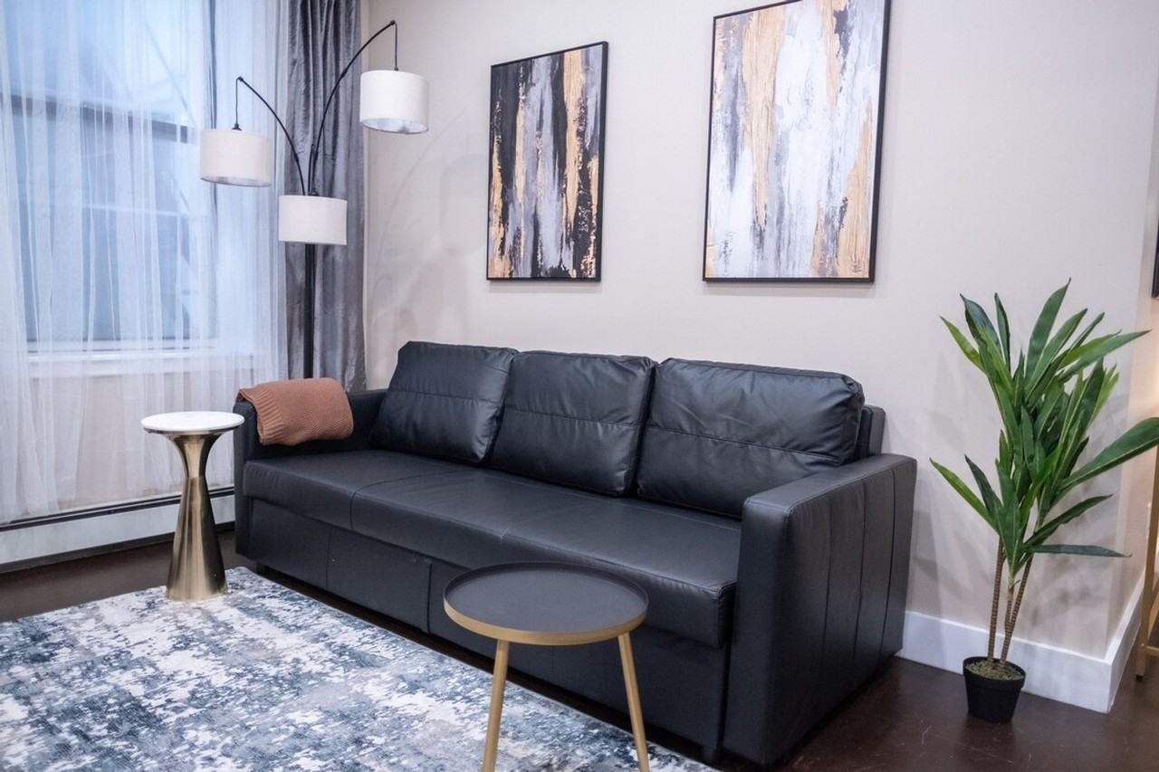 Listing photo 1 of 5