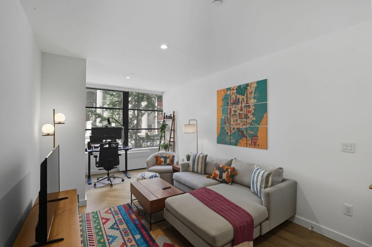 Listing photo 1 of 5