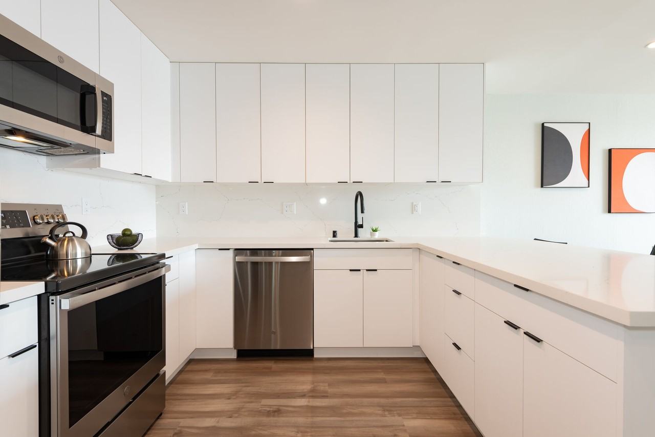 Listing photo 1 of 5