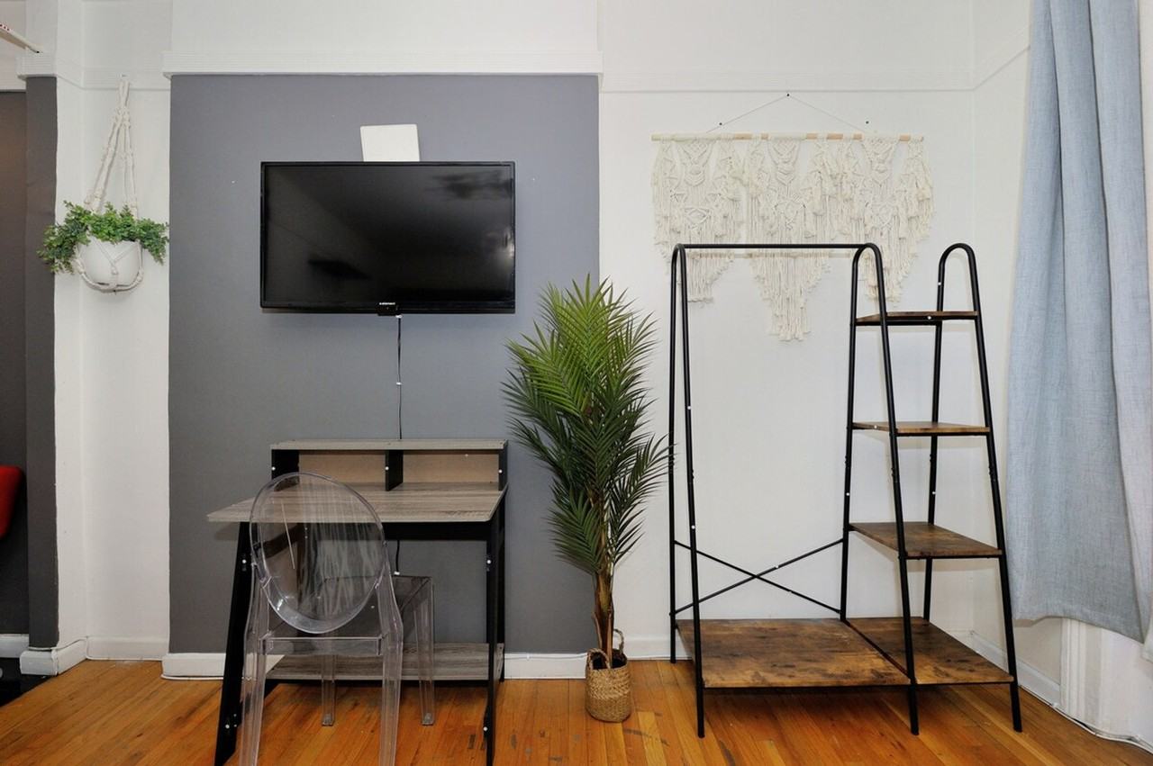 Listing photo 1 of 5