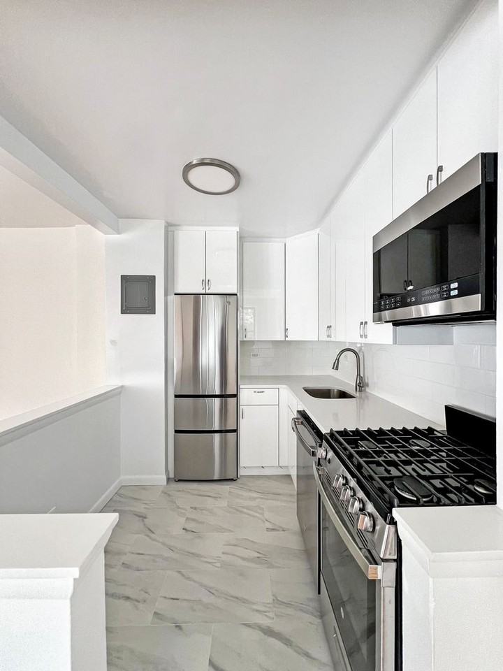 Listing photo 1 of 5