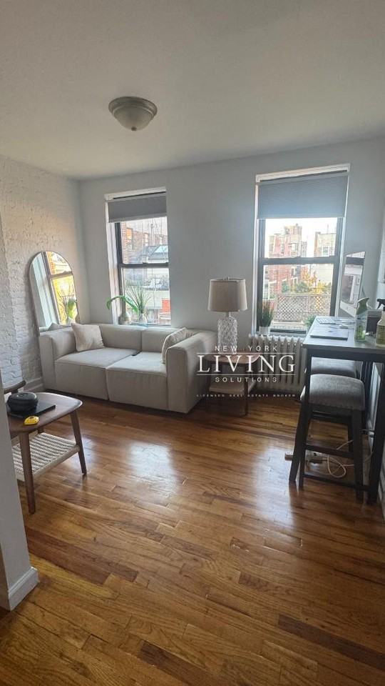 Listing photo 1 of 5