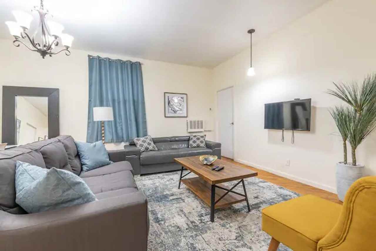 Listing photo 1 of 5