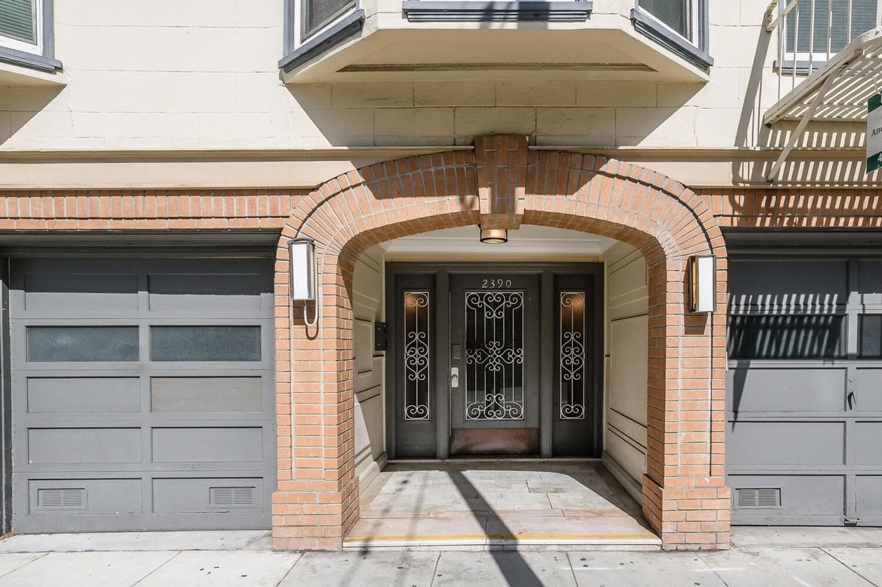 Listing photo 1 of 5