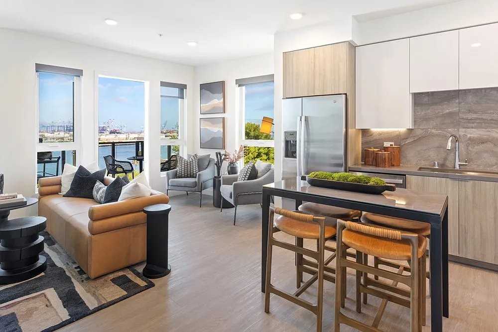 Listing photo 1 of 5