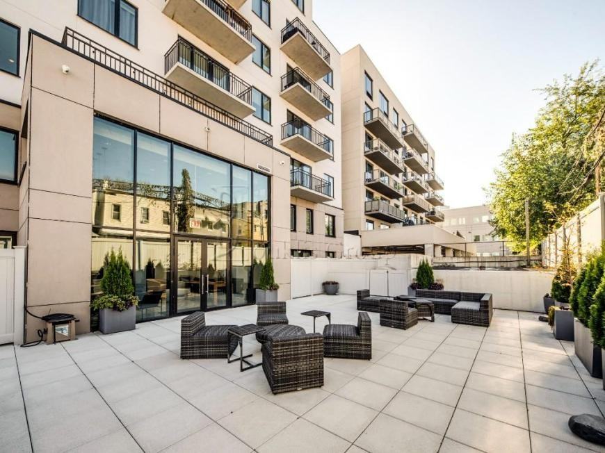 Listing photo 1 of 5