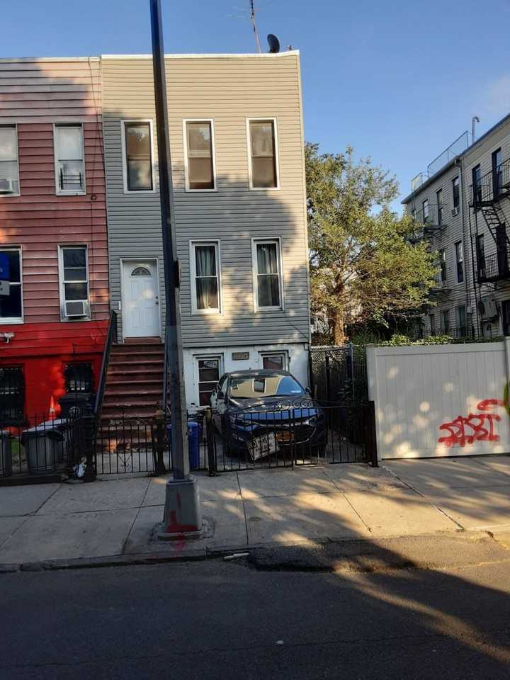 Listing photo 1 of 5