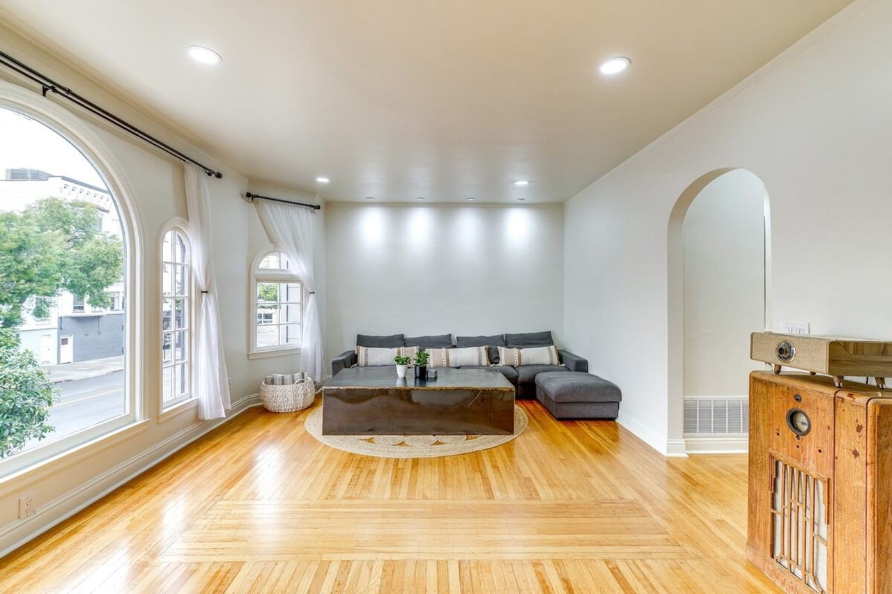 Listing photo 1 of 5