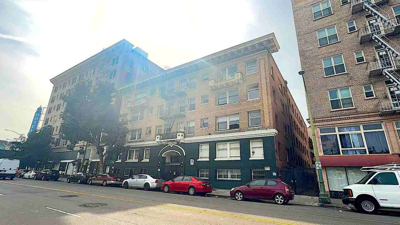 Listing photo 1 of 5