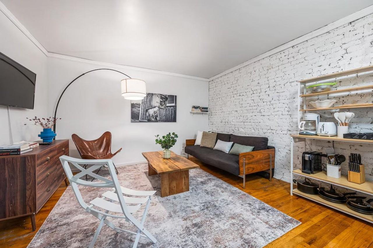 Listing photo 1 of 5