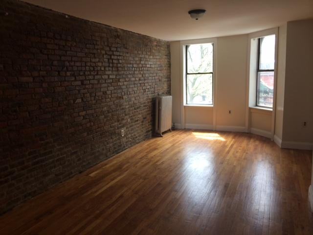 Listing photo 1 of 3