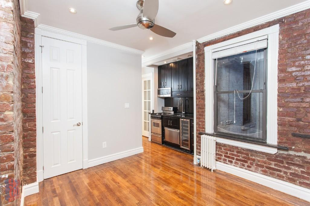 Listing photo 1 of 4