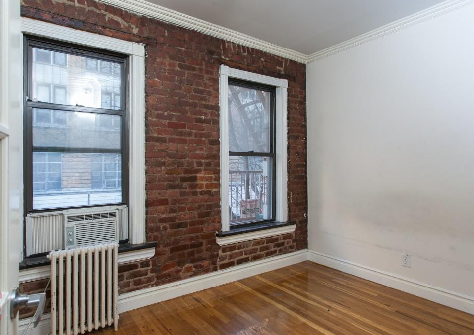 Listing photo 1 of 5