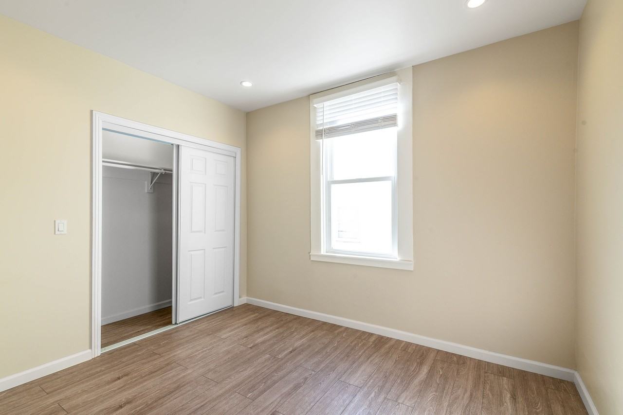 Listing photo 1 of 5