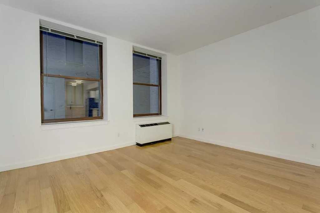 Listing photo 1 of 5