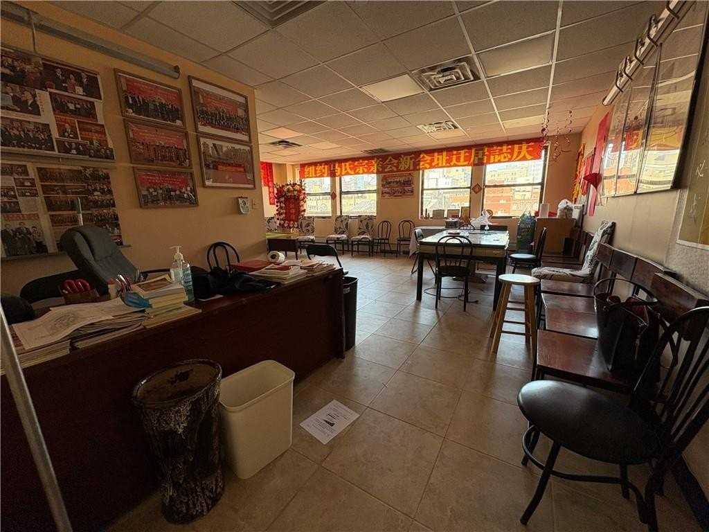 Listing photo 1 of 3