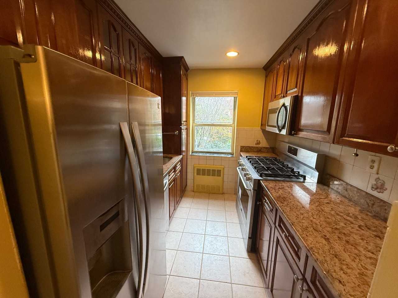 Listing photo 1 of 5