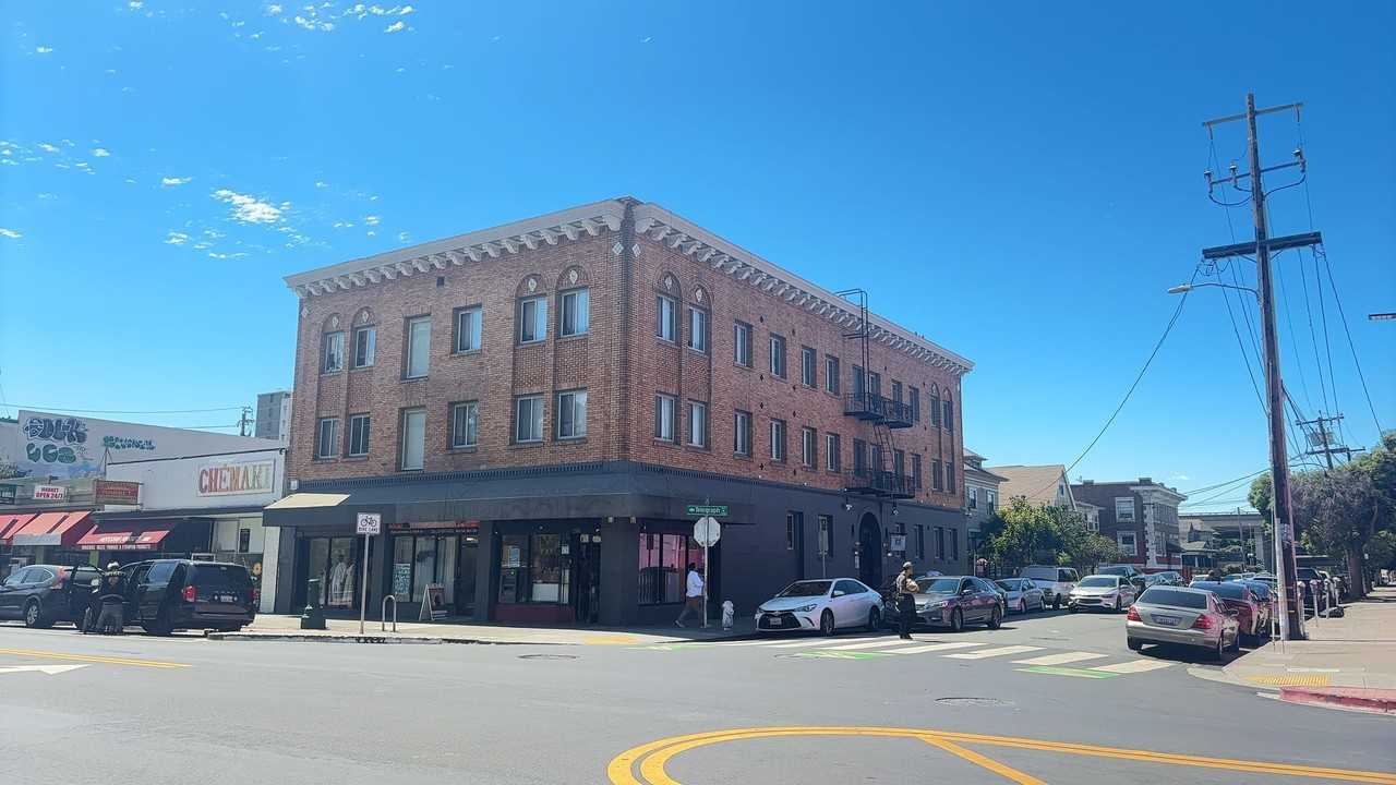 Listing photo 1 of 5