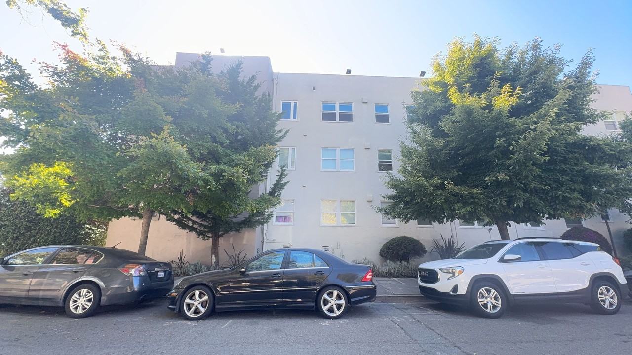 Listing photo 1 of 5