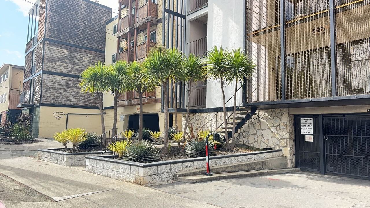 Listing photo 1 of 5