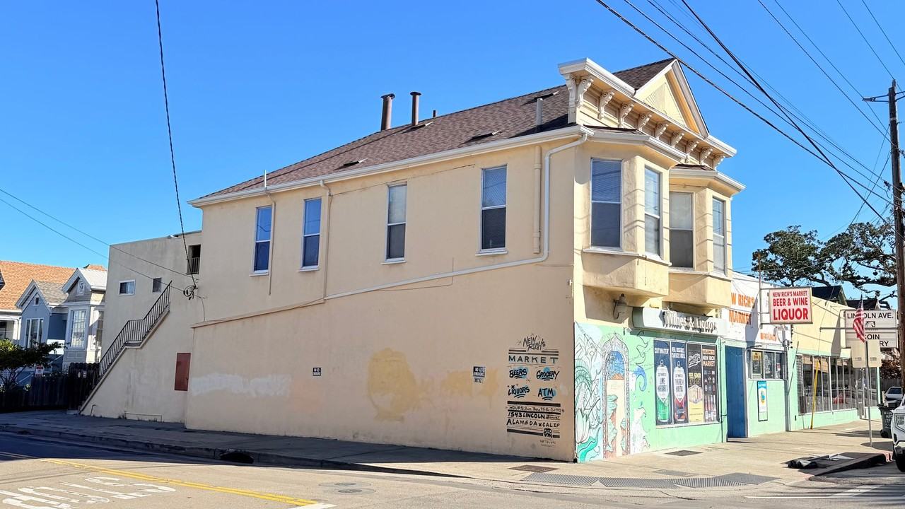 Listing photo 1 of 5