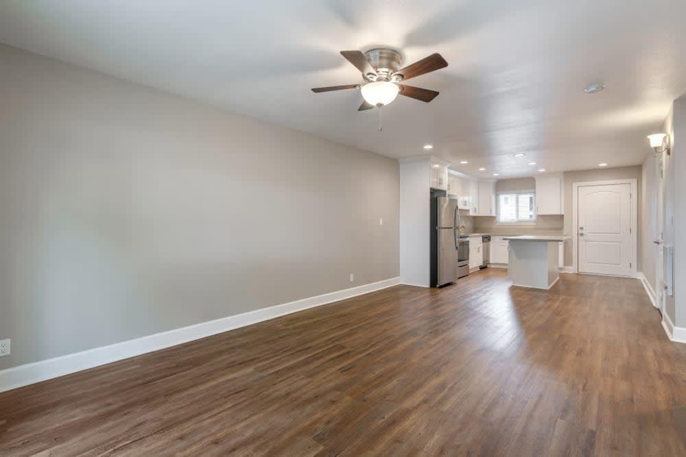 Listing photo 1 of 5