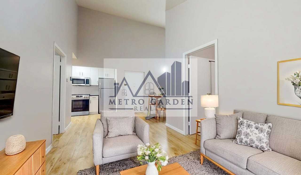 Listing photo 1 of 5